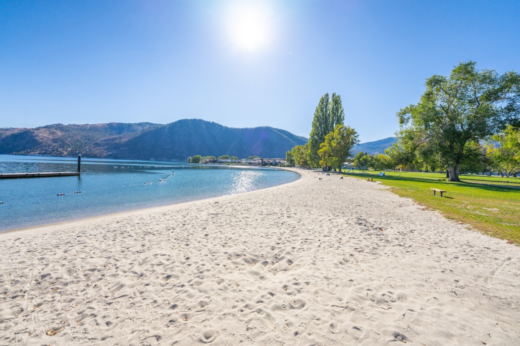 Picture of the beach at Lake Chelan
