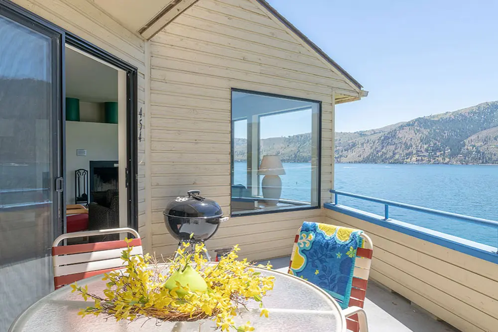 Picture of a deck overlooking Lake Chelan