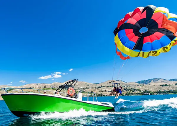 Picture of people parasailing